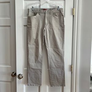 Gently used Mens Alfani stretch skim for khaki pants-smoke free home
